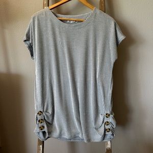 Stripped blouse with buttons on hips
